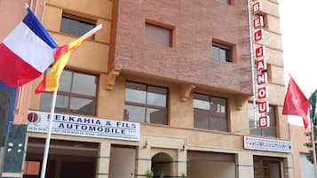 Vista frontal de la propiedad