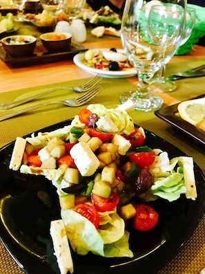 Breakfast, lunch, dinner served; local and international cuisine