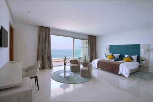 Individually furnished, soundproofing, free WiFi, bed sheets