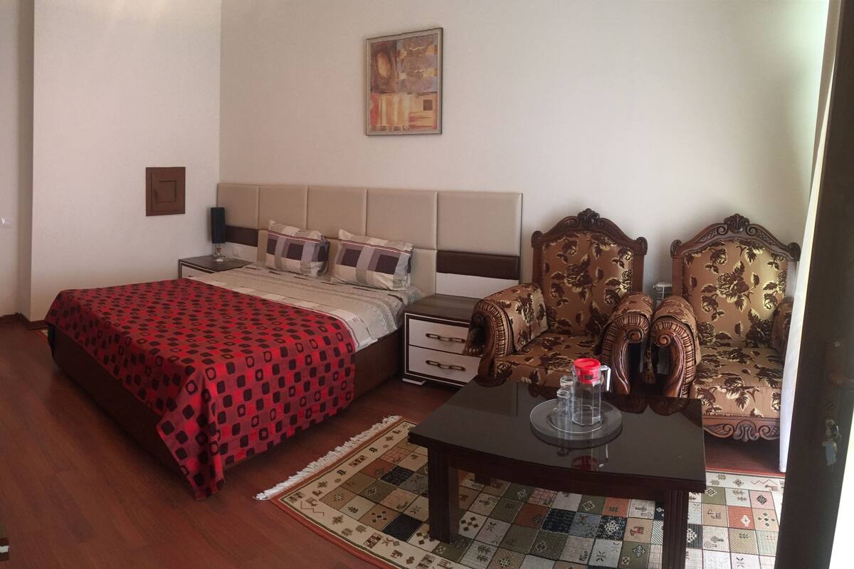 Premium bedding, in-room safe, desk, free WiFi