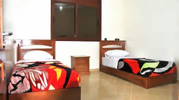 2 bedrooms, Egyptian cotton sheets, blackout curtains, soundproofing