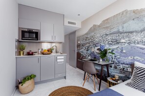 Fridge, microwave, stovetop, coffee/tea maker - Skyreach BizzStay (Frankfurt)