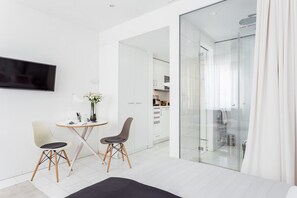 Studio Apartment Junior | Schreibtisch, Bügeleisen/Bügelbrett, kostenloses WLAN, Bettwäsche