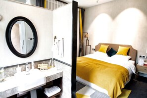 Ropa de cama de alta calidad, escritorio y cortinas blackout 