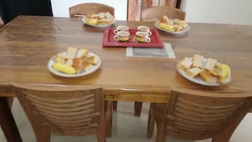 Desayuno continental (USD 2.50 por persona)