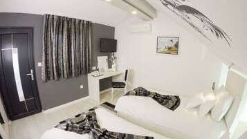 Deluxe Twin Room, Non Smoking, City View | Premium bedding, in-room safe, desk, soundproofing