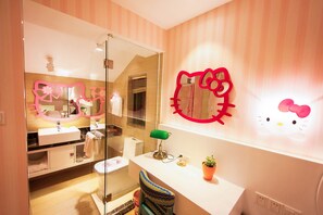 Elite Triple Room, 1 Bedroom | Bathroom | Shower, free toiletries, hair dryer, slippers