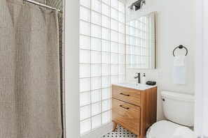 Luxury Room, Ensuite (The Storefront) | Bathroom