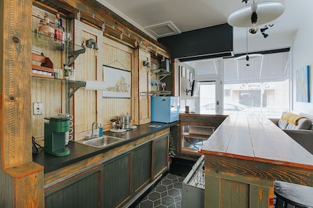 Luxury Room, Ensuite (The Storefront) | Bar (on property)