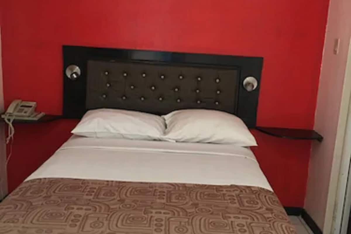 1 bedroom, premium bedding, desk, iron/ironing board