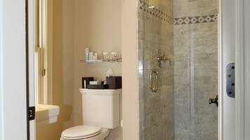 Standard Room, 1 Queen Bed with Twin Sofa bed | Bathroom | Shower, free toiletries, towels