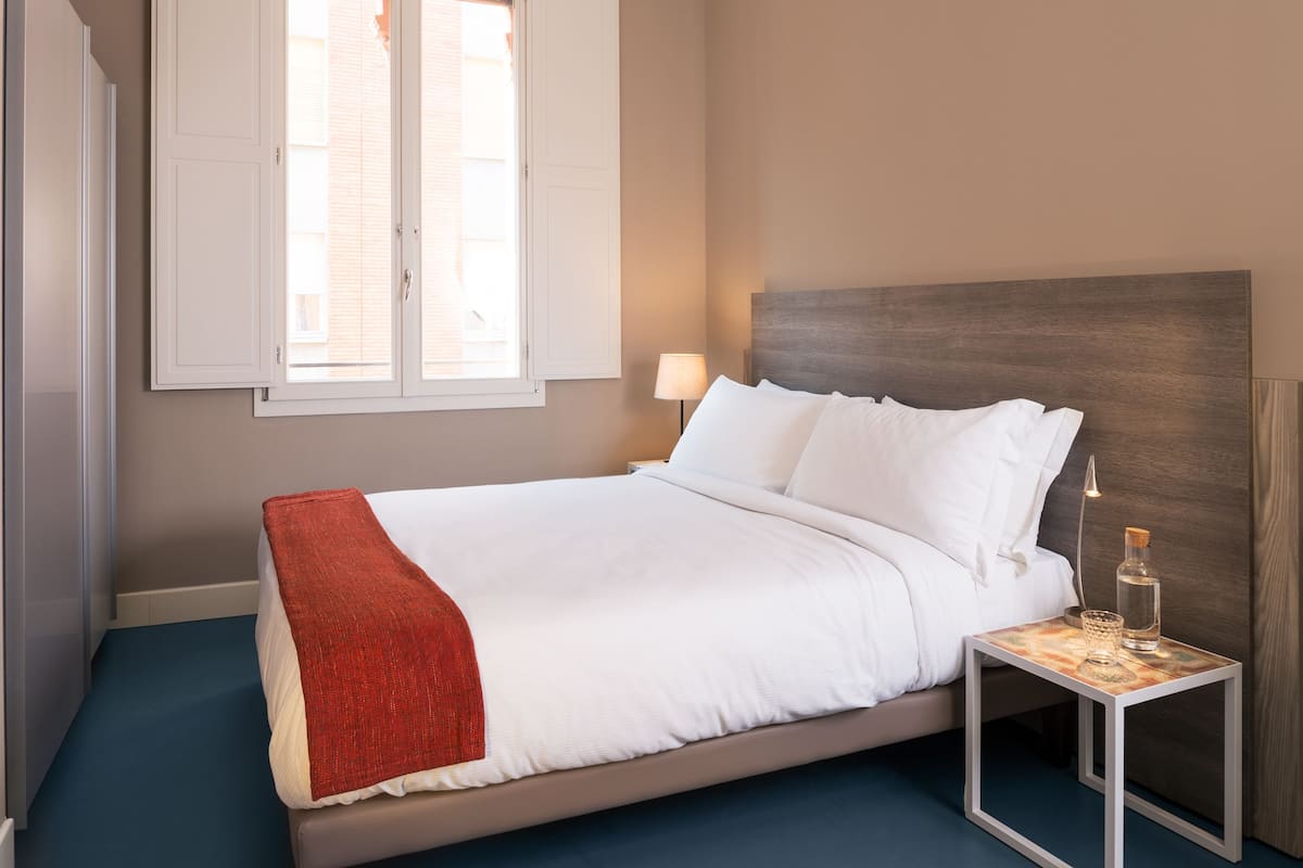 1 bedroom, premium bedding, down comforters, in-room safe