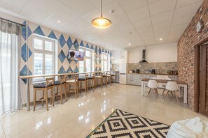 包含每日自助早餐