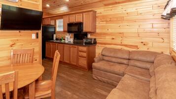 Deluxe Cottage, 2 Bedrooms (Linens not provided) | Private kitchen | Fridge, microwave, stovetop, coffee/tea maker