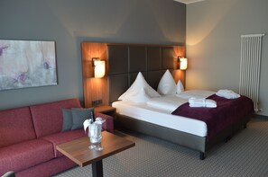 In-room safe, desk, soundproofing, free cots/infant beds - Santé Royale Hotel & Gesundheitsresort Bad Langensalza (Bad Langensalza)