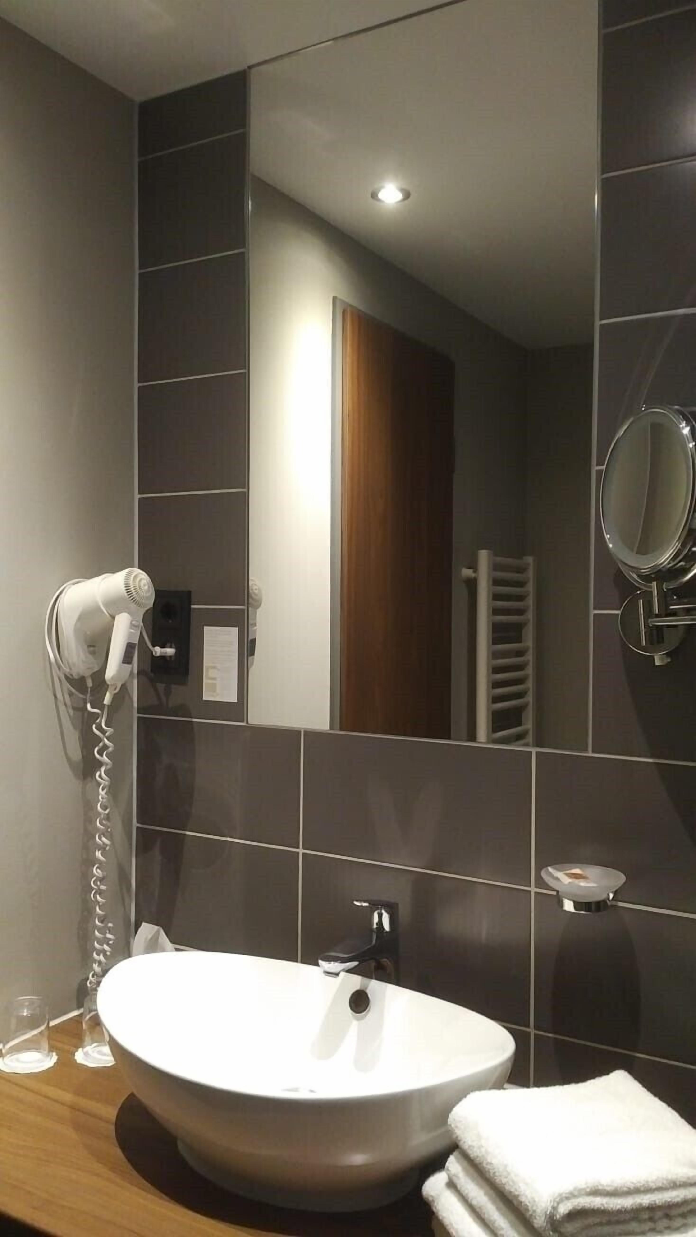 shower, free toiletries, hair dryer, bathrobes