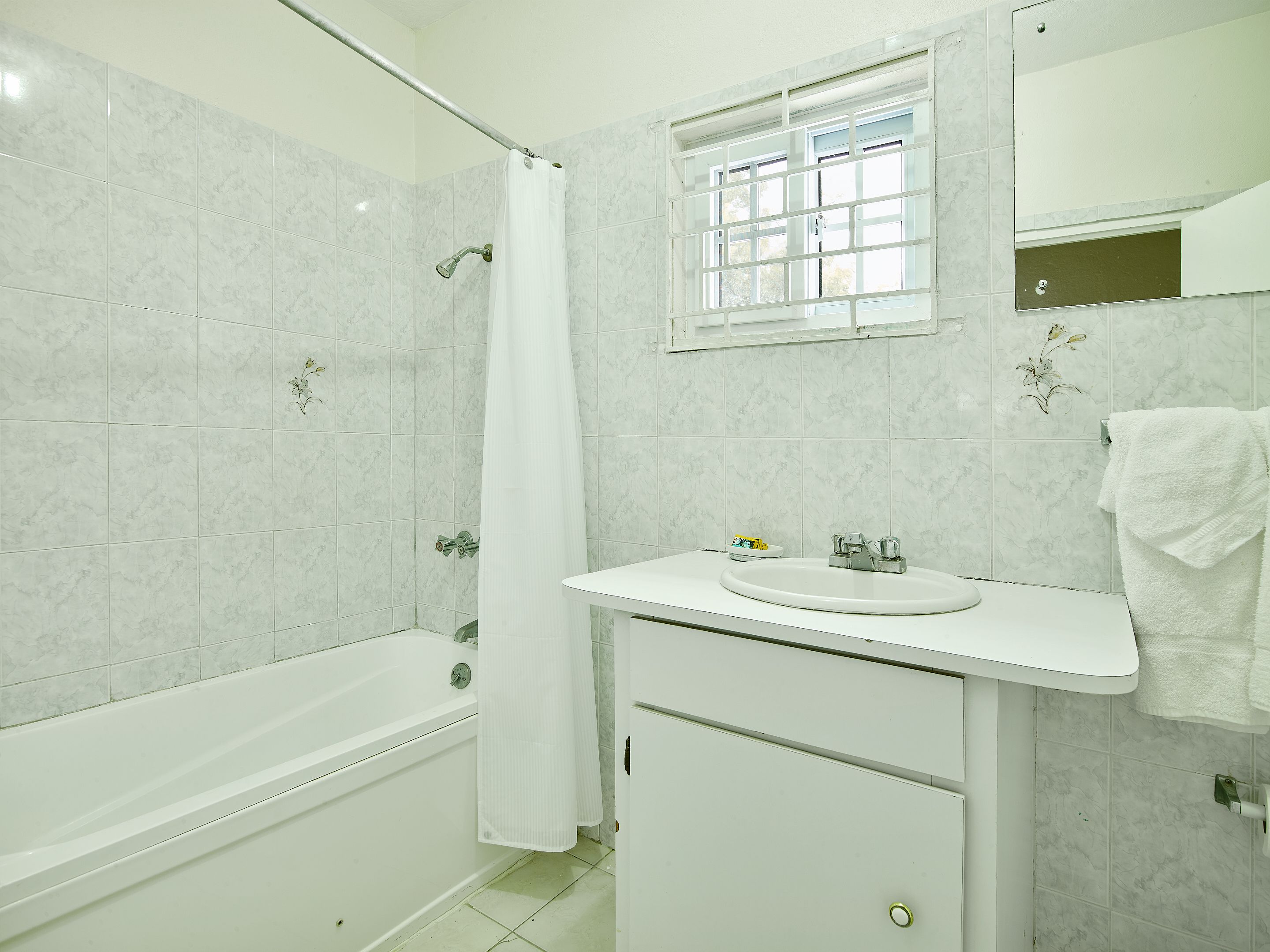 single room, 1 king bed, private bathroom | bathroom | towels, soap, toilet paper