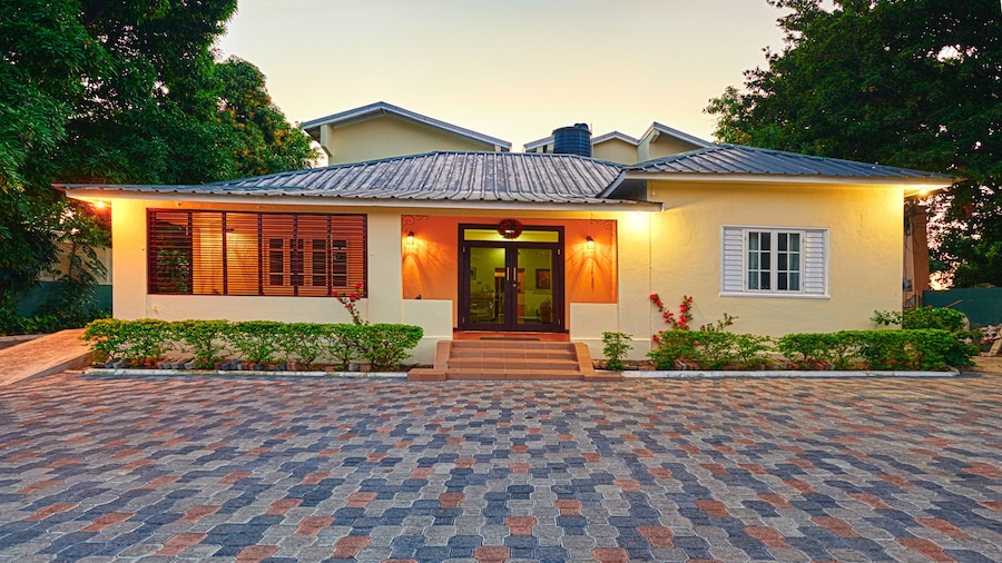 Shirley Retreat Hotel