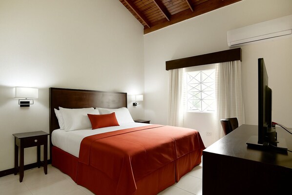 Quarto solteiro, acessível, banheiro privativo | Cortinas blackout, Wi-Fi de cortesia, roupa de cama