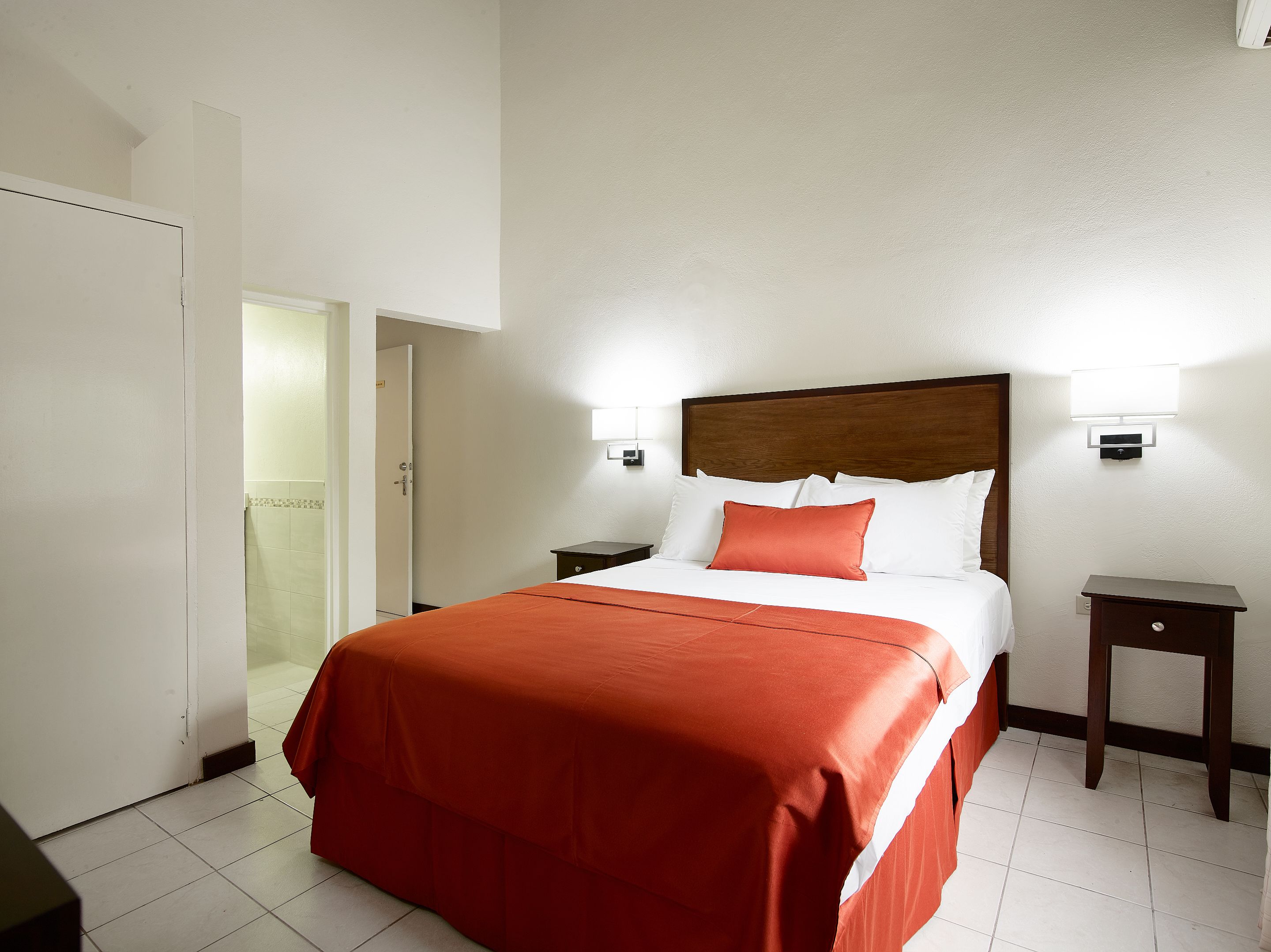 single room, 1 queen bed, private bathroom | blackout curtains, free wifi, bed sheets, wheelchair access