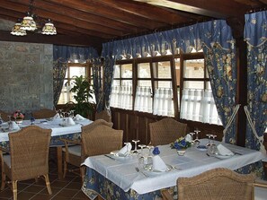 Breakfast, lunch and dinner served - Hotel La Molinuca (Penamellera Alta)