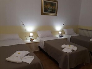 Minibar, desk, laptop workspace, free WiFi