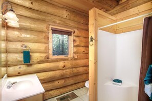 House, 4 Bedrooms | Bathroom