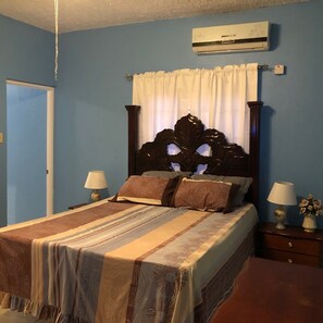 Comfort Condo, 1 Queen Bed, Kitchen | 1 bedroom, iron/ironing board, free WiFi