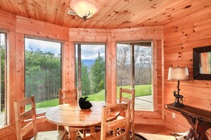 Ferienhütte, 3 Schlafzimmer, Terrasse, Bergblick (Pinnacle View Lodge)