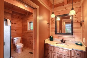 Ferienhütte, 3 Schlafzimmer, Terrasse, Bergblick (Pinnacle View Lodge) | Badezimmer