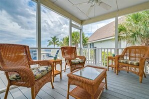 House, 3 Bedrooms | Balkoni