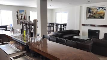 Bar (en la propiedad)