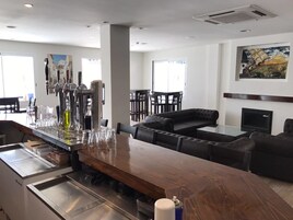 Bar (en la propiedad)