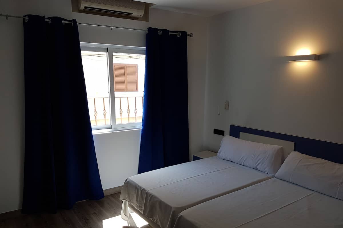 double or twin room | 1 bedroom, in-room safe, desk, free wifi