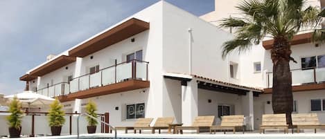 Outdoor pool, sun loungers