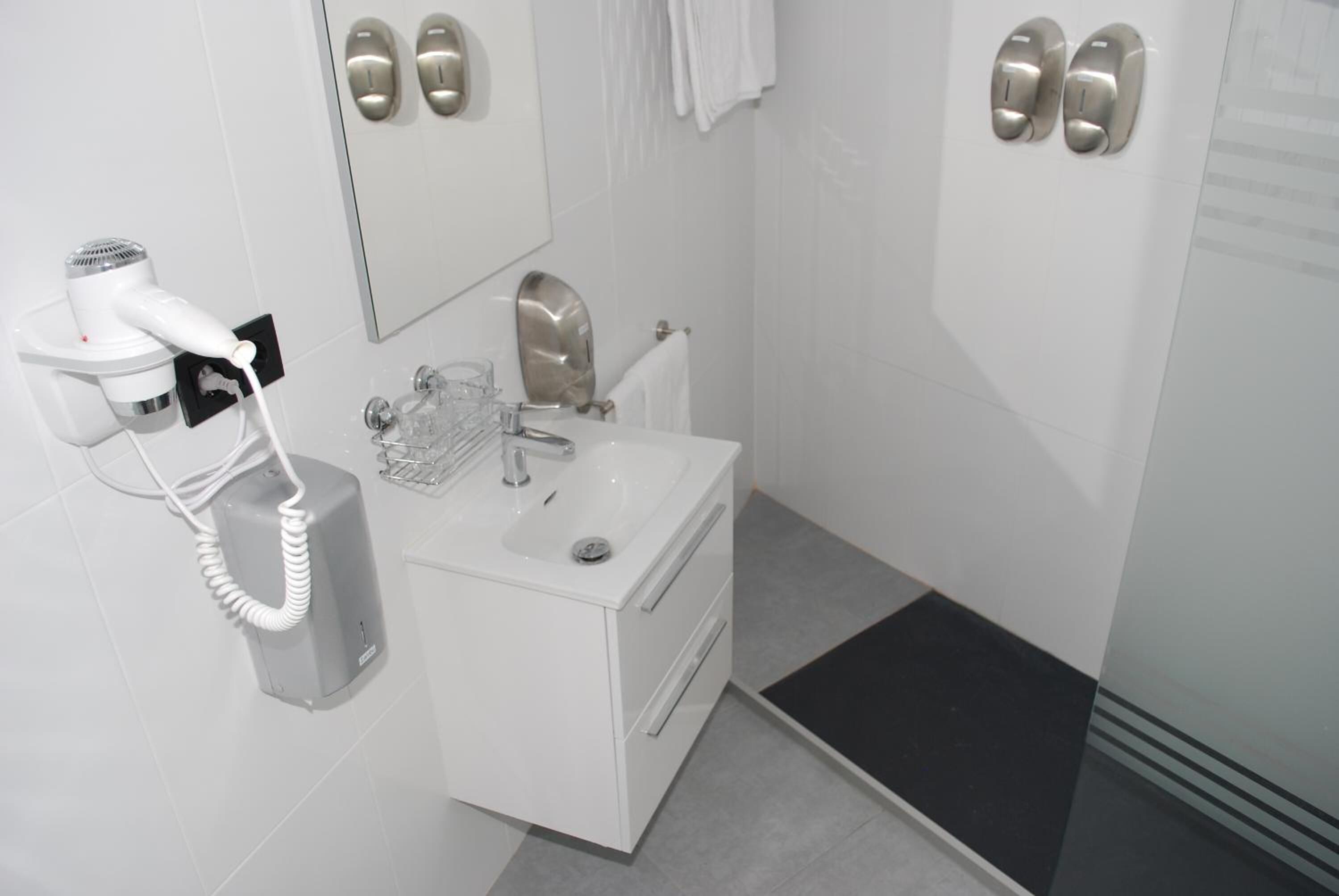 shower, free toiletries, hair dryer, towels