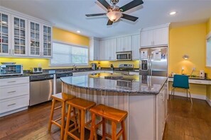 House, 5 Bedrooms | Private kitchen