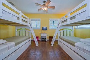 5 bedrooms, iron/ironing board, free WiFi, bed sheets