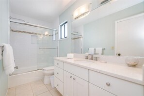 House, 3 Bedrooms | Bathroom