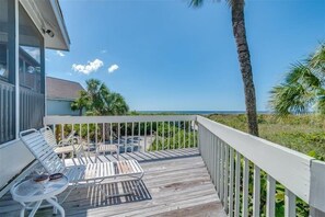 House, 3 Bedrooms | Balcony