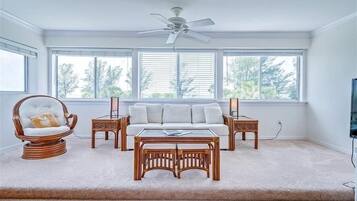 House, 3 Bedrooms | Living room