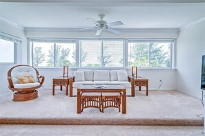 House, 3 Bedrooms | Living room