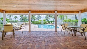 House, 3 Bedrooms | Balcony