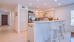 House, 3 Bedrooms | Private kitchen