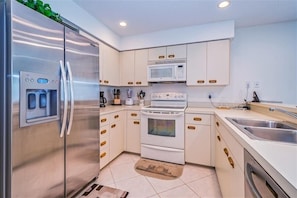 House, 3 Bedrooms | Private kitchen | Fridge, microwave, coffee/tea maker