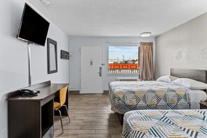 Blackout drapes, iron/ironing board, free WiFi, bed sheets - Studio 6 Wilmington, NC (Wilmington)