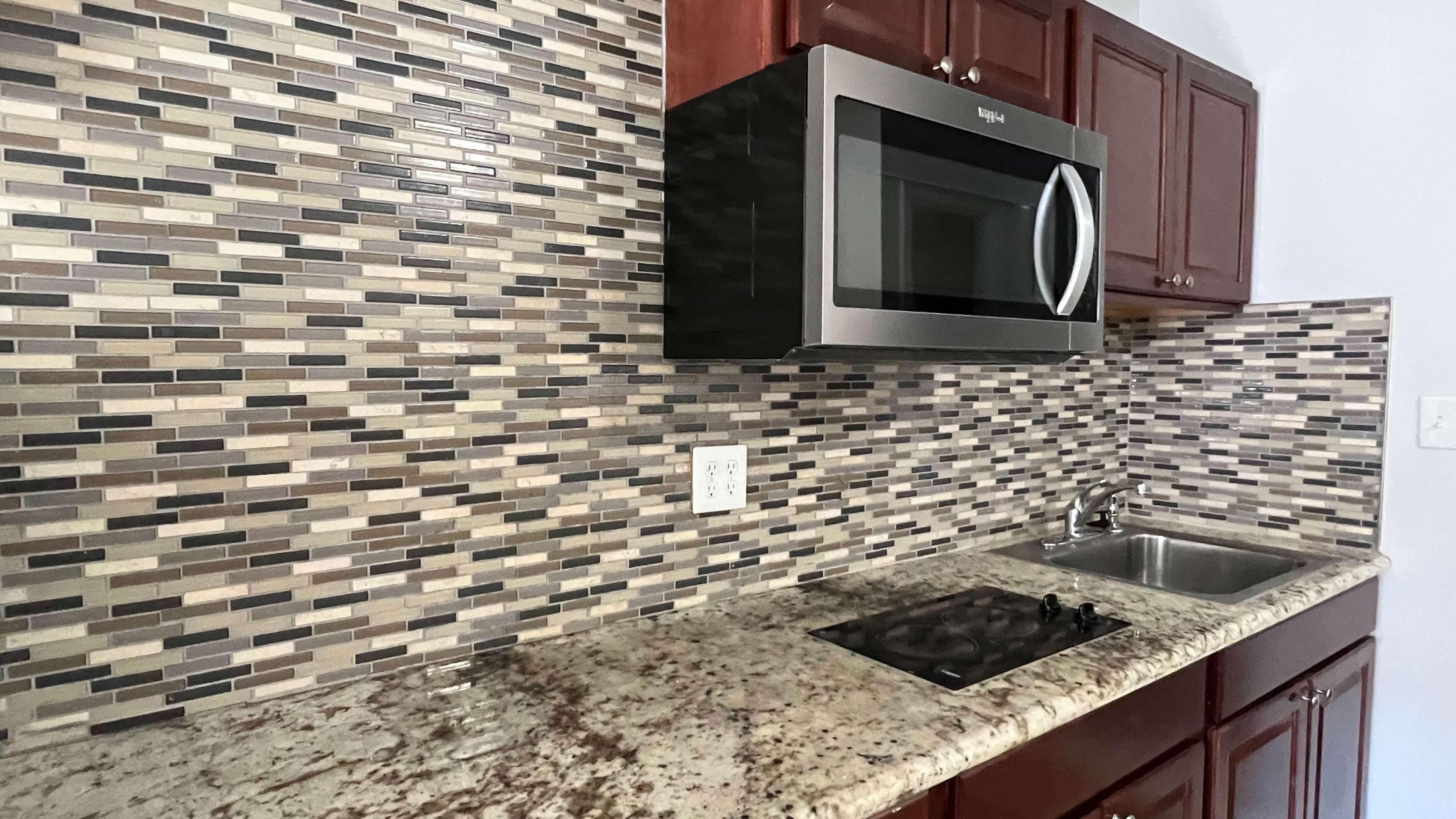 Standard Room, 1 King Bed, Non Smoking, Kitchenette | Private kitchen | Fridge, microwave, stovetop