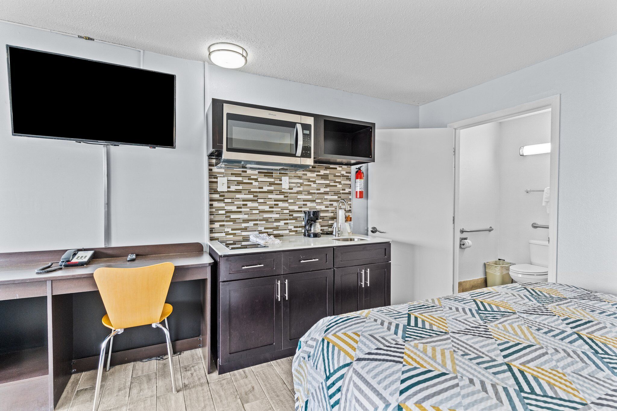 Fridge, microwave, stovetop