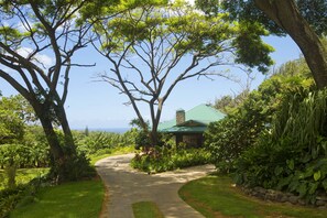 Front of property - Iao Valley Inn (Wailuku)