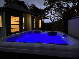 Private spa tub